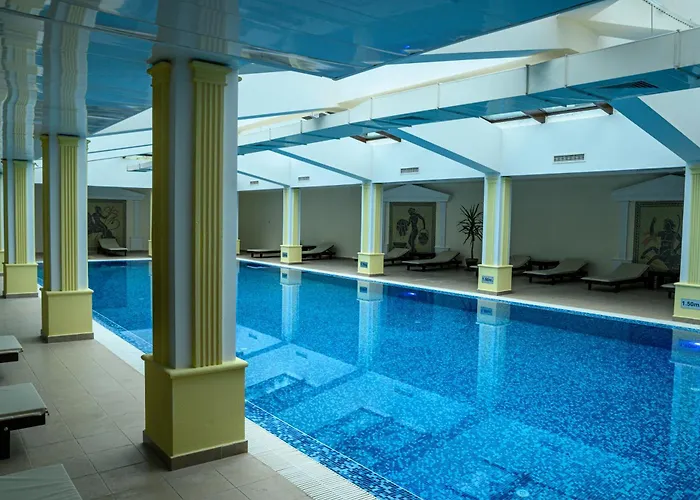 Parklands Hotel & Pool