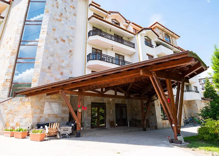 Parklands Hotel & Pool