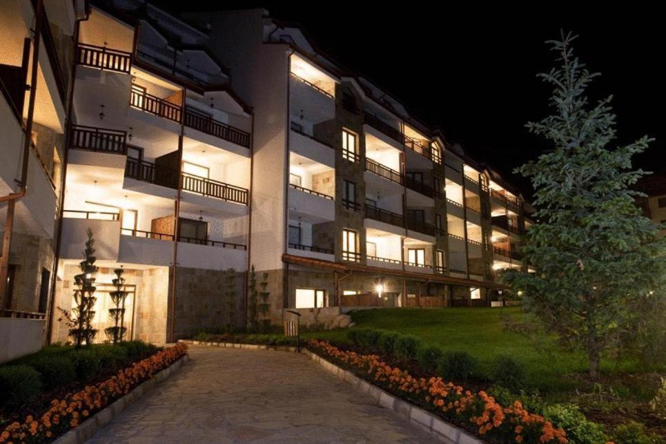 Parklands & Pool Hotel